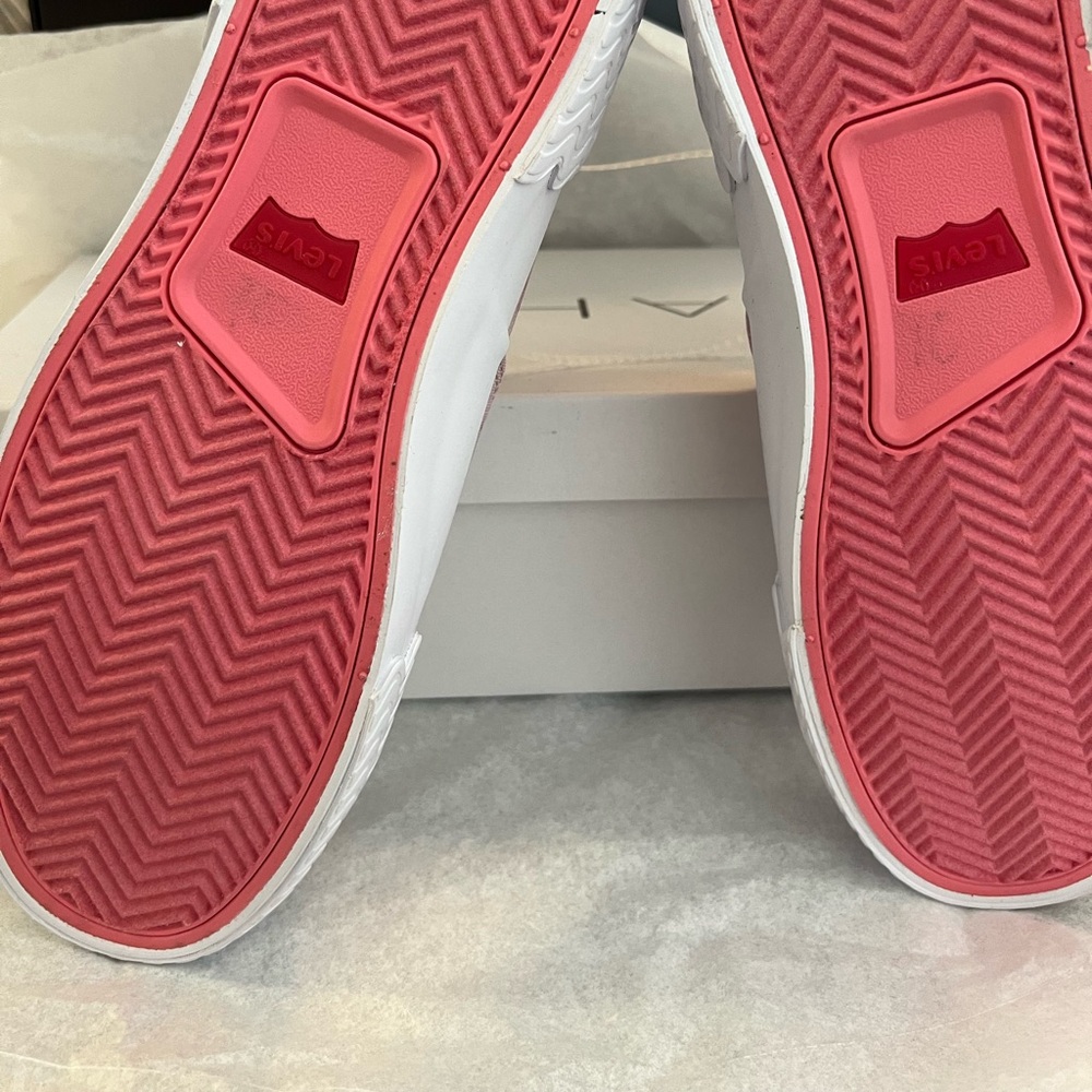 Levi's Women's Pink Patterned Sneakers Brand New - Picture 10 of 16